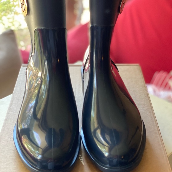 ☔️ BOOTS NWOB - Picture 2 of 7